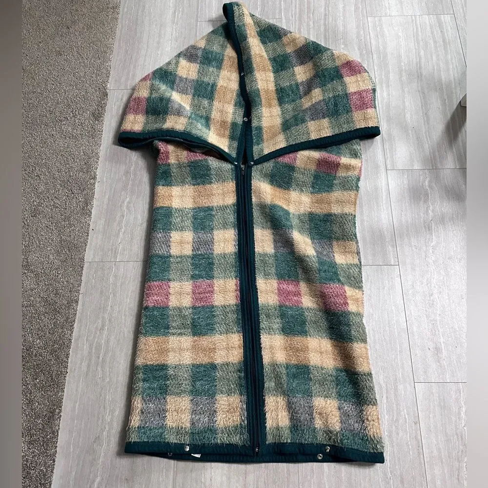 Vtg Biederlack of America Cuddle Wrap Blanket Plaid Zipper Snaps USA OG Snuggie